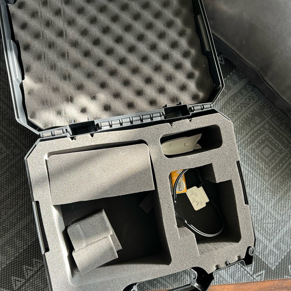 Oculus Quest 2 128 with docking station and carry case. Like new.